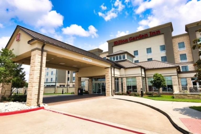 HVS Brokerage & Advisory Closes Sale of Hampton Inn & Suites By Hilton Hobbs