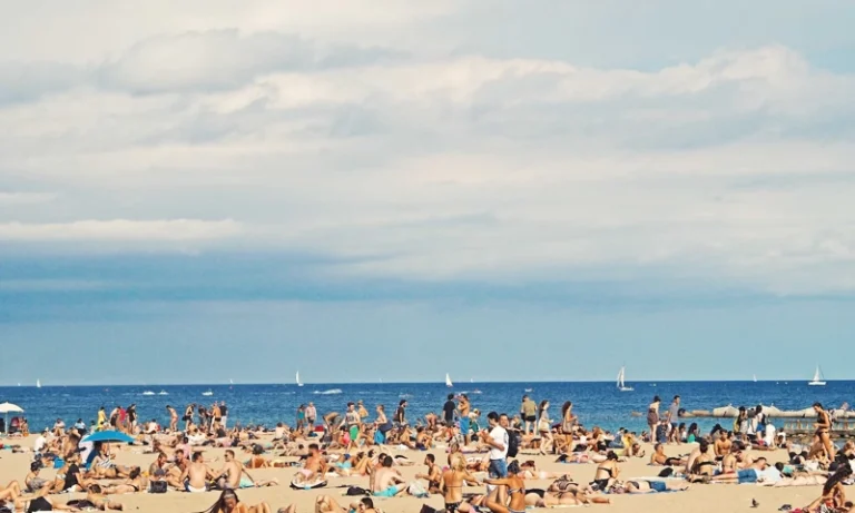Rising Tourism Costs Push Spaniards Away from Their Own Beaches