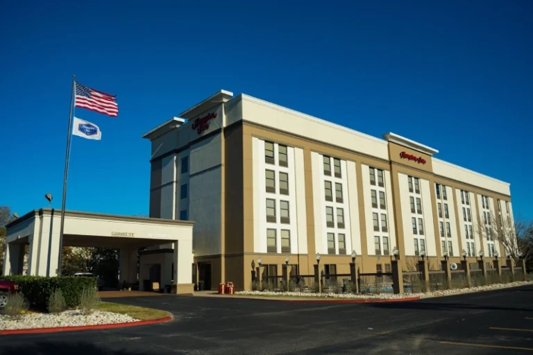 Hampton Inn Beaumont in Texas Hits the Market Amidst Regional Development Surge